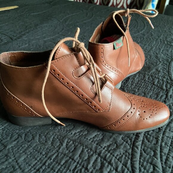 Bass Leather Lace Up Wingtip Inspired Ankle Bootie Size 9.5W Cognac READ Preppy - Picture 3 of 11